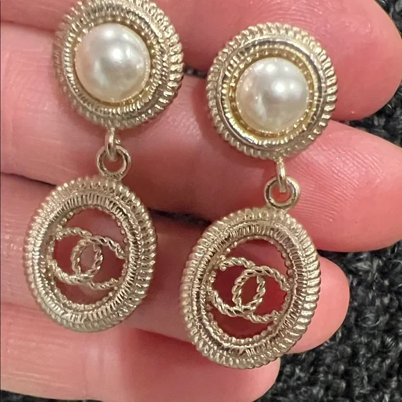 CHANEL Gold-Tone Pearl Drop Earrings with Interlocking CC - Picture 5 of 11